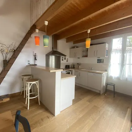 Holiday home Renovee A Fouras: 2 Ch + Mezzanine, Proche Plage/centre, Jardin Privatif, Equipement Complet - Fr-1-709-64