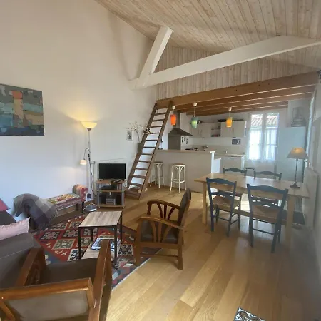 Holiday home Renovee A Fouras: 2 Ch + Mezzanine, Proche Plage/centre, Jardin Privatif, Equipement Complet - Fr-1-709-64 *