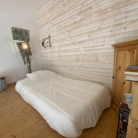 Renovee A Fouras: 2 Ch + Mezzanine, Proche Plage/centre, Jardin Privatif, Equipement Complet - Fr-1-709-64 *