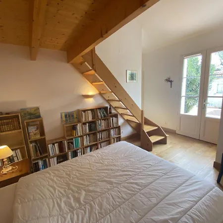 Holiday home Renovee A Fouras: 2 Ch + Mezzanine, Proche Plage/centre, Jardin Privatif, Equipement Complet - Fr-1-709-64