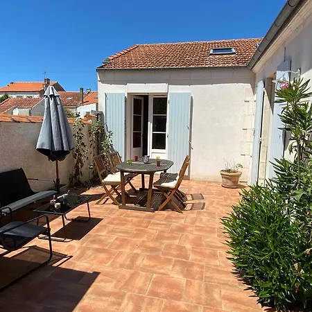Renovee A Fouras: 2 Ch + Mezzanine, Proche Plage/centre, Jardin Privatif, Equipement Complet - Fr-1-709-64 Holiday home
